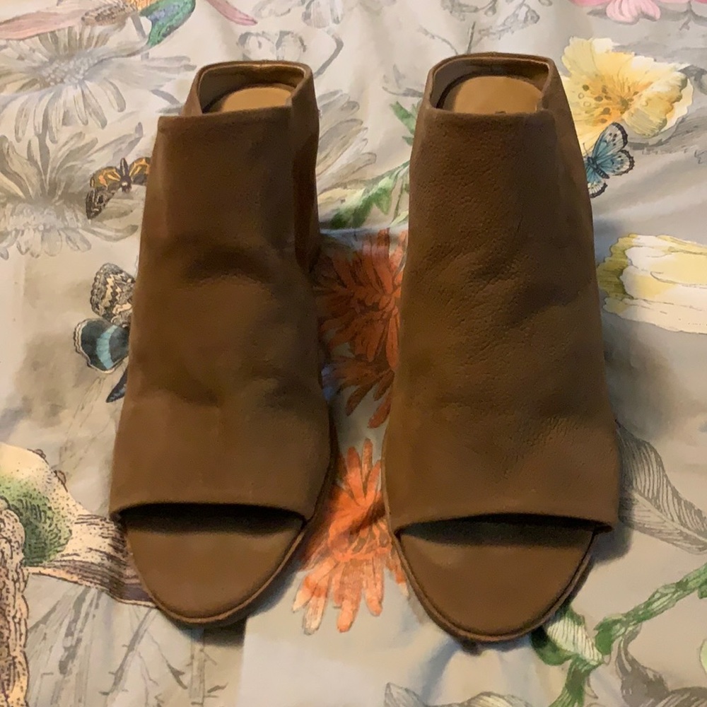 10 Lucky Brand shoes